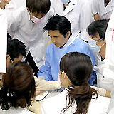 平成20年9月5日開催　慶應大学口腔外科専任講師　診療副部長　河奈先生　「ビギナーのための切開縫合の基本テクニックの実習を交えた講習会」